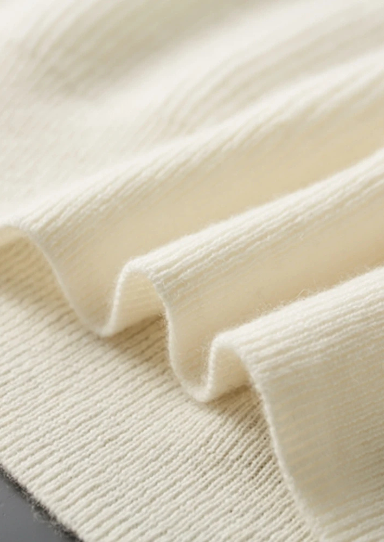 Classic Ribbed Henley Sweater in Cashmere